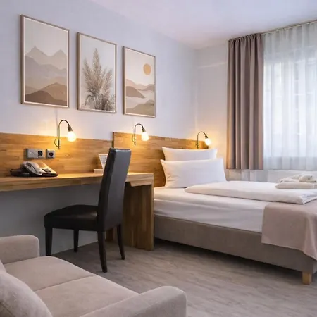 Luna Hotel